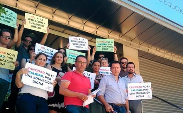 Protesta de Ciudadanos y del AMPA del CEIP Nuestra Señora de Belén ante la consejería de Educación, el pasado junio.