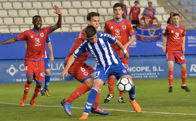 Un partido del Lorca FC la temporada pasada en Segunda contra el Numancia.