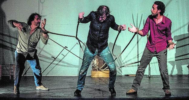 Un momento de la representación de 'Quejío', de Salvador Távora, el viernes en el 49 Festival Internacional de Teatro, Música y Danza de San Javier. 