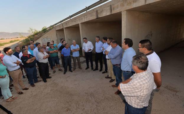 Mario Urrea visitó la rambla de Biznaga de Lorca este miércoles. 