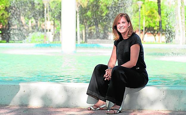 María Haber, en el jardín de las Tres Copas de Murcia. 