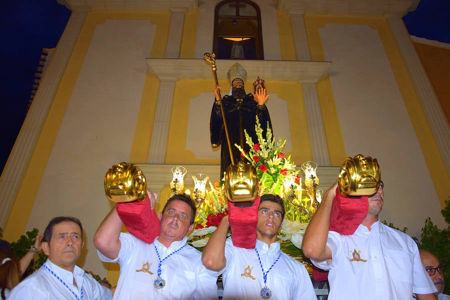 Unas cuatro mil personas llegadas desde toda la geografía regional y nacional presenciaron la espectacular 'cohetada' y posterior lanzamiento del castillo de fuegos artificiales en la noche del pasado martes en Ojós