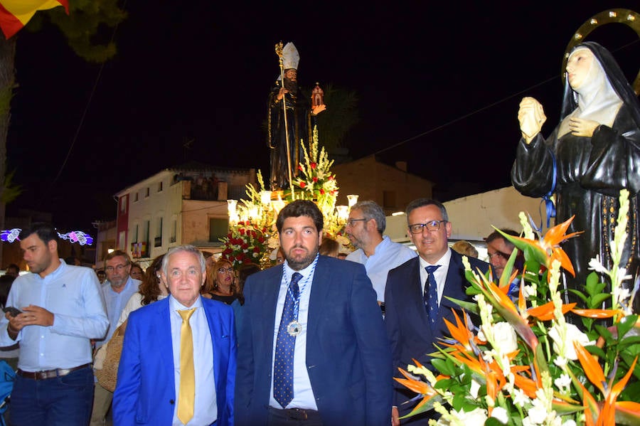 Unas cuatro mil personas llegadas desde toda la geografía regional y nacional presenciaron la espectacular 'cohetada' y posterior lanzamiento del castillo de fuegos artificiales en la noche del pasado martes en Ojós