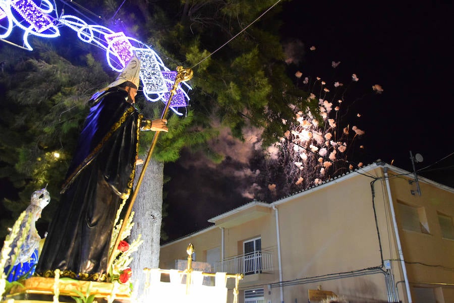 Unas cuatro mil personas llegadas desde toda la geografía regional y nacional presenciaron la espectacular 'cohetada' y posterior lanzamiento del castillo de fuegos artificiales en la noche del pasado martes en Ojós