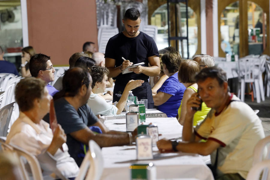 Los quince establecimientos con comida huertana del Malecón estarán abiertos hasta el día 10 