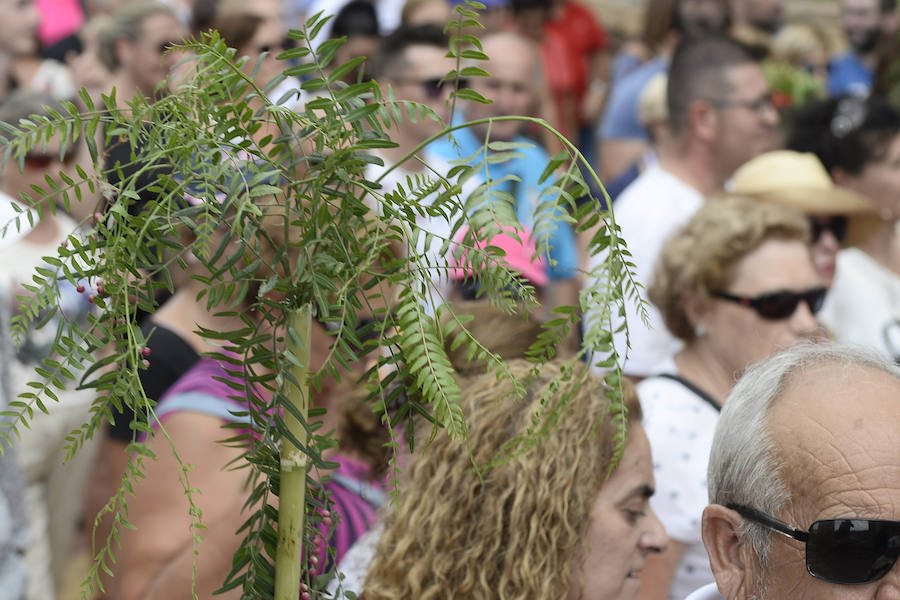 Durante el trayecto, la Patrona estuvo acompañada por cientos de murcianos desde la salida de su santuario hasta su llegada a la iglesia del Carmen