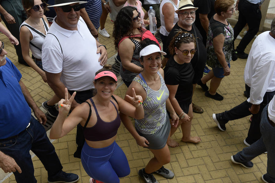 Durante el trayecto, la Patrona estuvo acompañada por cientos de murcianos desde la salida de su santuario hasta su llegada a la iglesia del Carmen