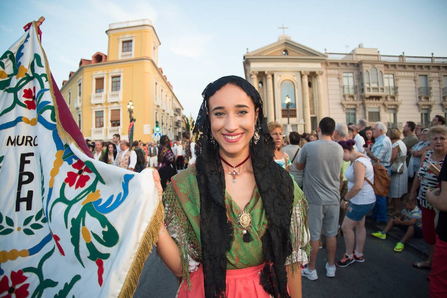 Durante el trayecto, la Patrona estuvo acompañada por cientos de murcianos desde la salida de su santuario hasta su llegada a la iglesia del Carmen