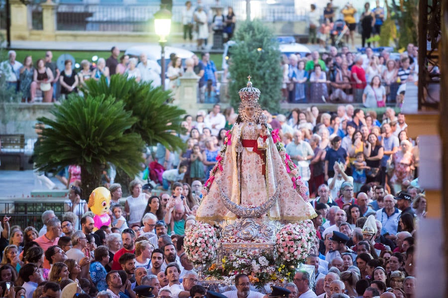 Durante el trayecto, la Patrona estuvo acompañada por cientos de murcianos desde la salida de su santuario hasta su llegada a la iglesia del Carmen