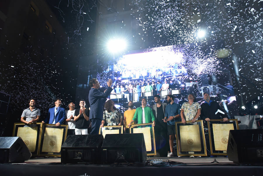 Más de 3.000 personas llenaron la plaza Belluga para ver a siete artistas murcianos dar el pistoletazo de salida oficial a las celebraciones