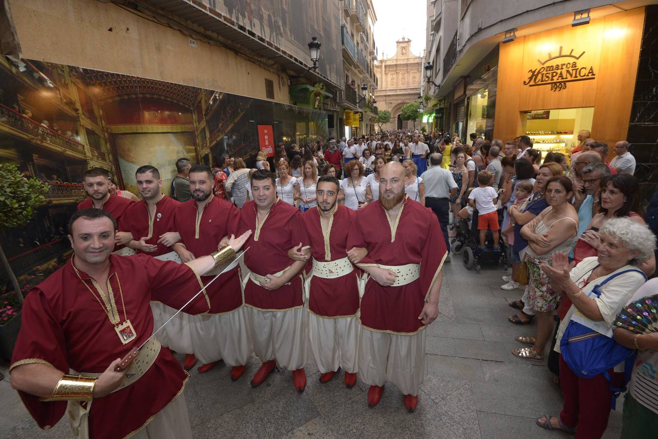 El pregonero Yayo Delgado ensalza en un Romea abarrotado de público la tradición de kábilas y mesnadas