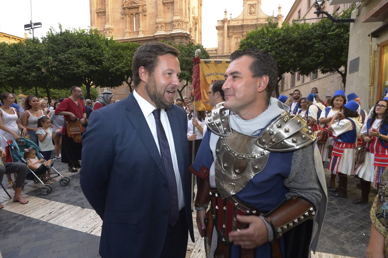 El pregonero Yayo Delgado ensalza en un Romea abarrotado de público la tradición de kábilas y mesnadas