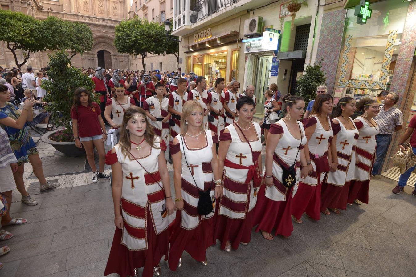 El pregonero Yayo Delgado ensalza en un Romea abarrotado de público la tradición de kábilas y mesnadas