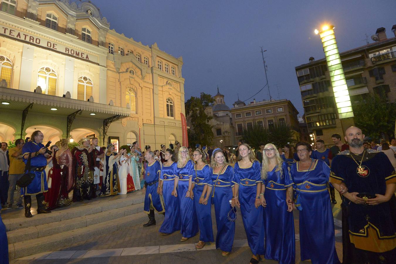 El pregonero Yayo Delgado ensalza en un Romea abarrotado de público la tradición de kábilas y mesnadas