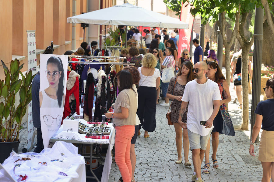 El popular enclave de la capital acoge la tercera edición de esta fiesta de la moda y la creatividad, que incluye música en directo, un mercadillo artesanal, cuatro desfiles y una exposición