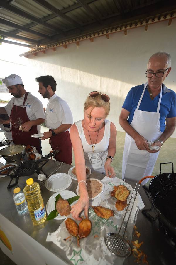 Más de medio centenar de aspirantes participan en el I Concurso Regional para elegir la mejor pieza de esta joya gastronómica. La sede de la Federación de Peñas Huertanas acogió ayer la primera semifinal