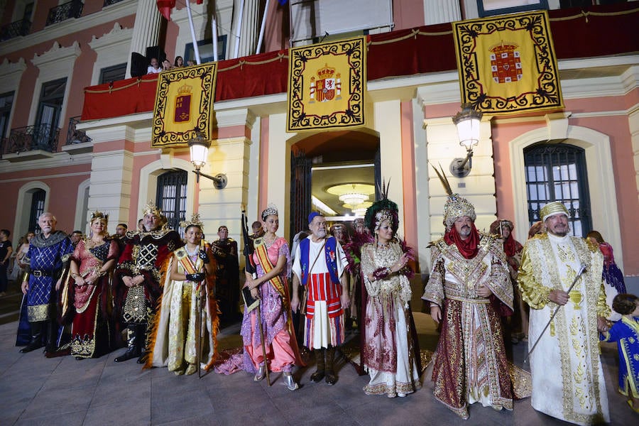 Moros y Cristianos convocan con un pasacalles a la ciudad para celebrar esta tarde el 35º aniversario de su fundación