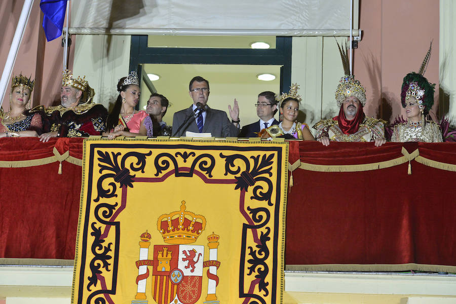 Moros y Cristianos convocan con un pasacalles a la ciudad para celebrar esta tarde el 35º aniversario de su fundación