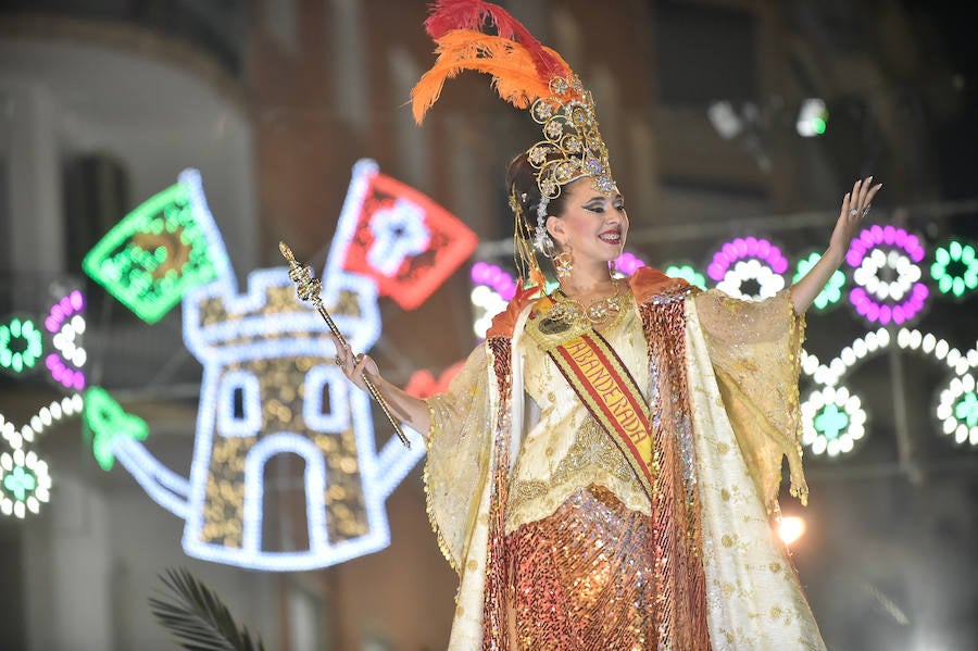 Este año, como novedad, el bando moro, encabezado por el rey Aben Hud, abre el desfile