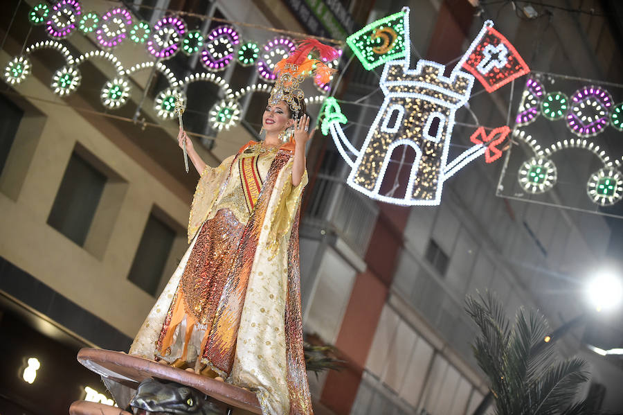 Este año, como novedad, el bando moro, encabezado por el rey Aben Hud, abre el desfile