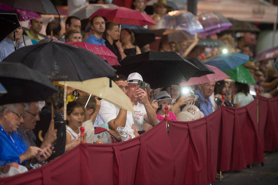 Este año, como novedad, el bando moro, encabezado por el rey Aben Hud, abre el desfile
