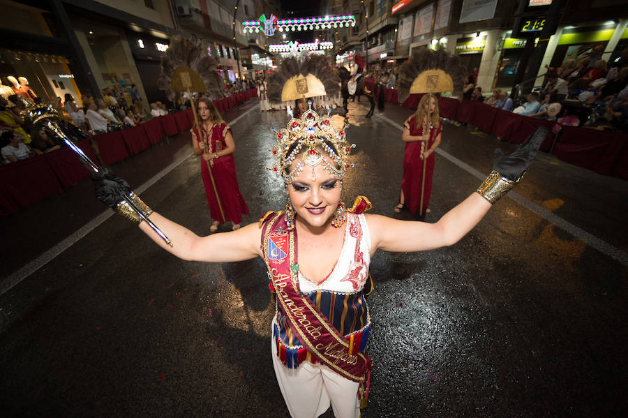 Este año, como novedad, el bando moro, encabezado por el rey Aben Hud, abre el desfile