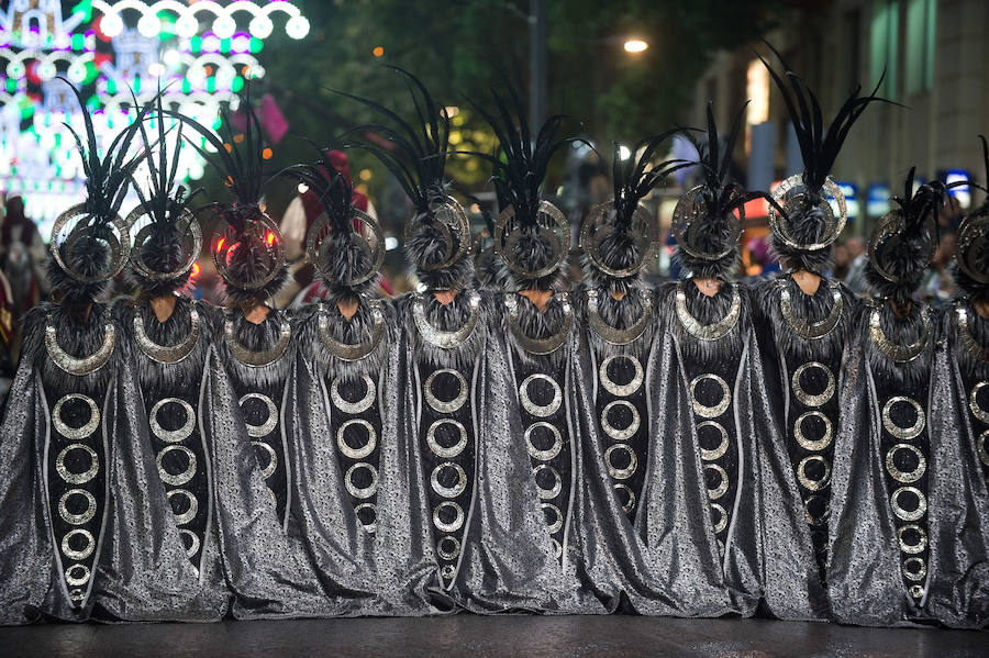 Este año, como novedad, el bando moro, encabezado por el rey Aben Hud, abre el desfile