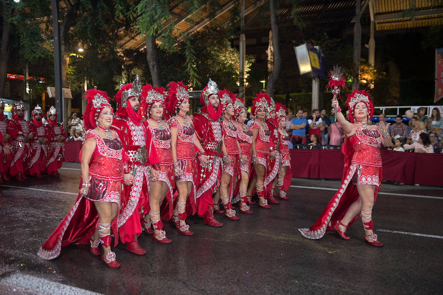 Este año, como novedad, el bando moro, encabezado por el rey Aben Hud, abre el desfile