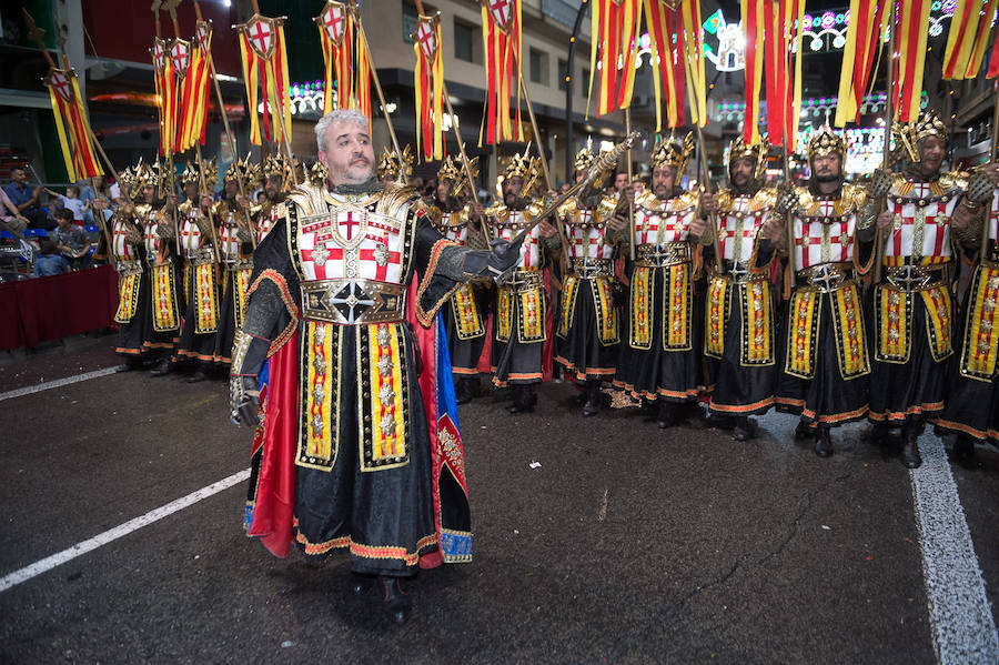 Este año, como novedad, el bando moro, encabezado por el rey Aben Hud, abre el desfile