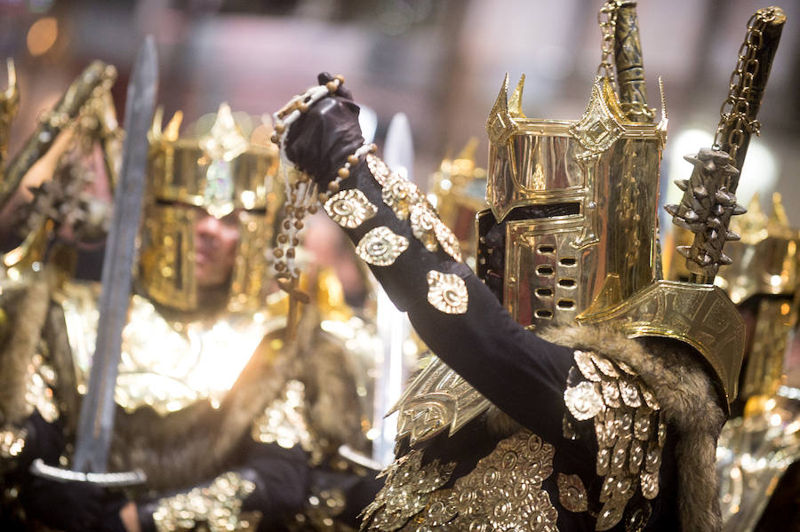 Este año, como novedad, el bando moro, encabezado por el rey Aben Hud, abre el desfile