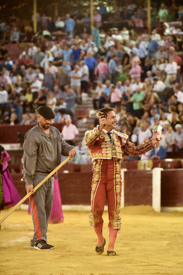 El torero murciano y el diestro francés cortan dos orejas cada uno y salen a hombros de La Condomina tras lidiar una buena corrida de Parladé