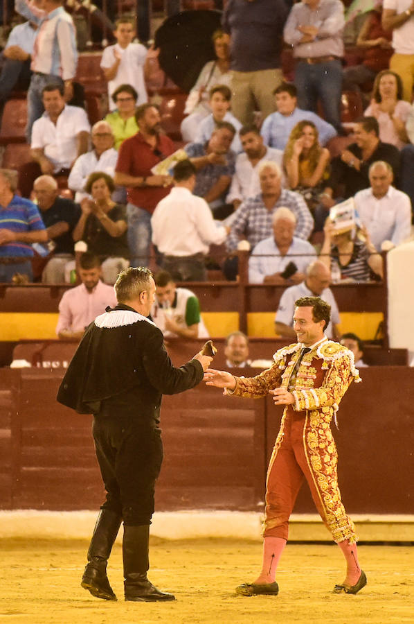 El torero murciano y el diestro francés cortan dos orejas cada uno y salen a hombros de La Condomina tras lidiar una buena corrida de Parladé