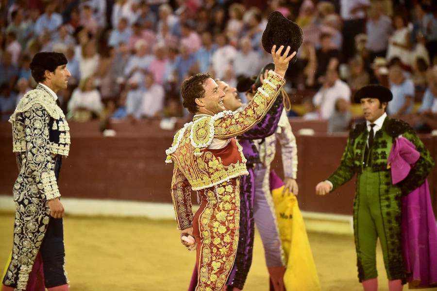 El torero murciano y el diestro francés cortan dos orejas cada uno y salen a hombros de La Condomina tras lidiar una buena corrida de Parladé