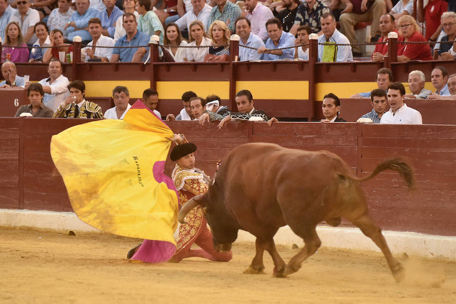 El torero murciano y el diestro francés cortan dos orejas cada uno y salen a hombros de La Condomina tras lidiar una buena corrida de Parladé