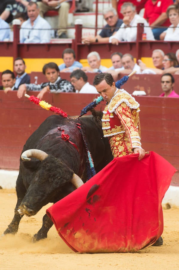 El torero murciano y el diestro francés cortan dos orejas cada uno y salen a hombros de La Condomina tras lidiar una buena corrida de Parladé