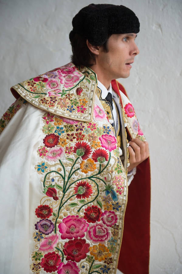 El torero murciano y el diestro francés cortan dos orejas cada uno y salen a hombros de La Condomina tras lidiar una buena corrida de Parladé