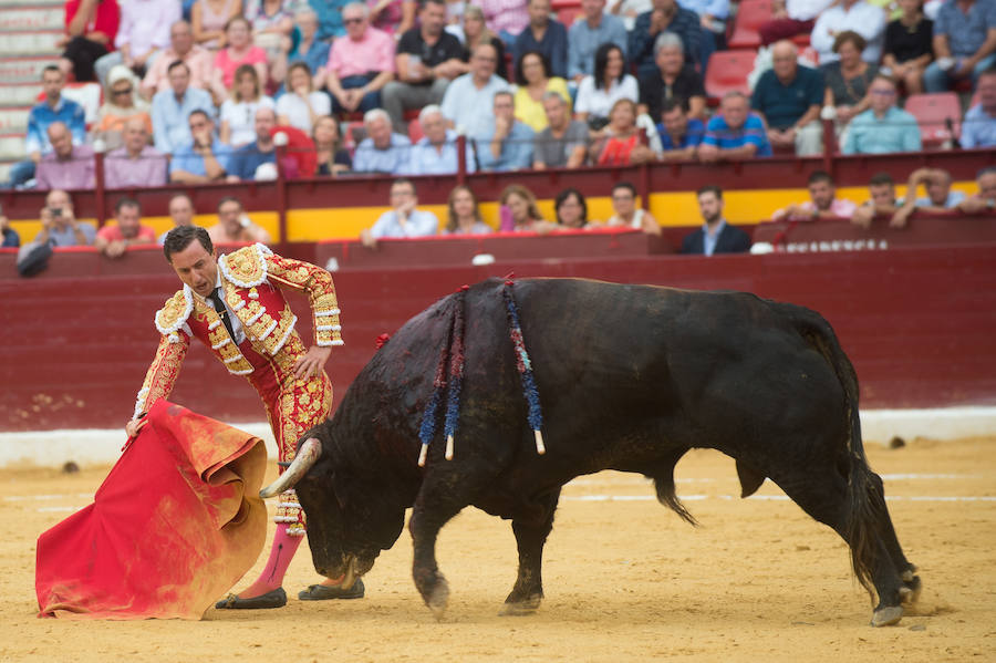 El torero murciano y el diestro francés cortan dos orejas cada uno y salen a hombros de La Condomina tras lidiar una buena corrida de Parladé