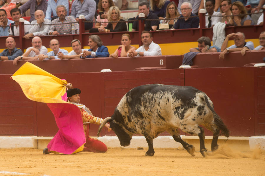 El torero murciano y el diestro francés cortan dos orejas cada uno y salen a hombros de La Condomina tras lidiar una buena corrida de Parladé