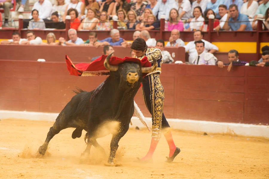 El torero murciano y el diestro francés cortan dos orejas cada uno y salen a hombros de La Condomina tras lidiar una buena corrida de Parladé