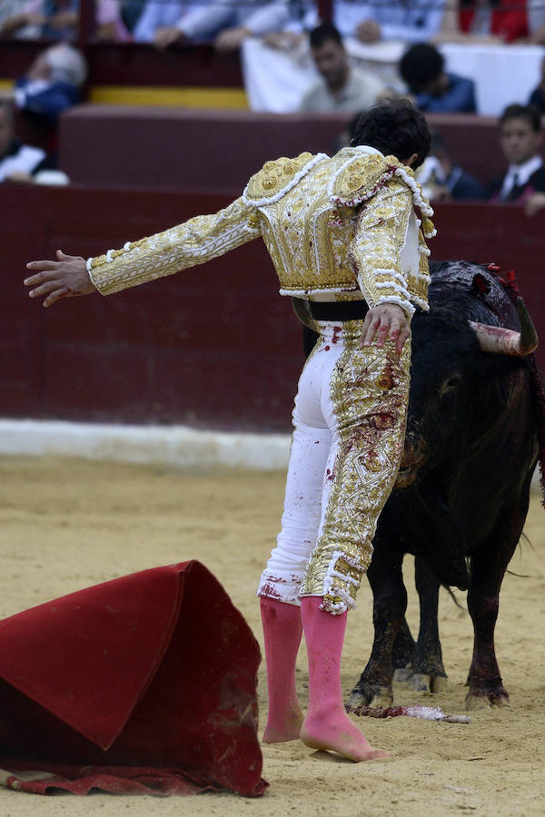 El lorquino triunfa cortando cuatro orejas y sale a hombros con El Juli, mientras que Manzanares se va de vacío en la Feria Taurina de Murcia
