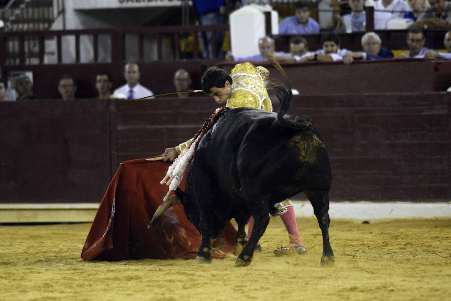 El lorquino triunfa cortando cuatro orejas y sale a hombros con El Juli, mientras que Manzanares se va de vacío en la Feria Taurina de Murcia