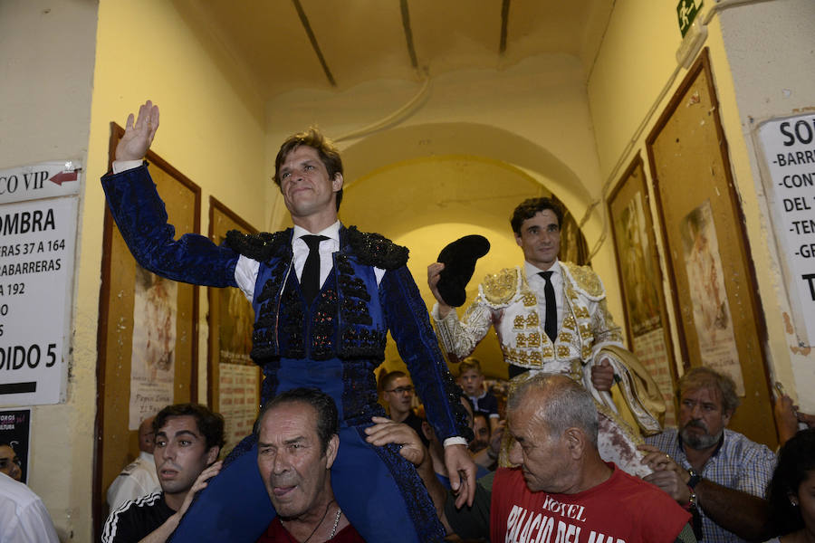 El lorquino triunfa cortando cuatro orejas y sale a hombros con El Juli, mientras que Manzanares se va de vacío en la Feria Taurina de Murcia