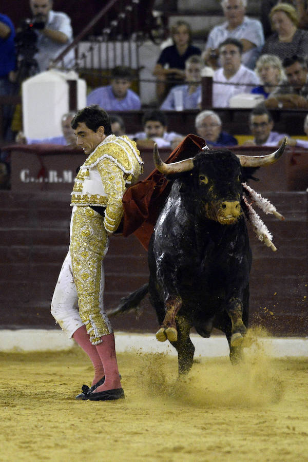 El lorquino triunfa cortando cuatro orejas y sale a hombros con El Juli, mientras que Manzanares se va de vacío en la Feria Taurina de Murcia
