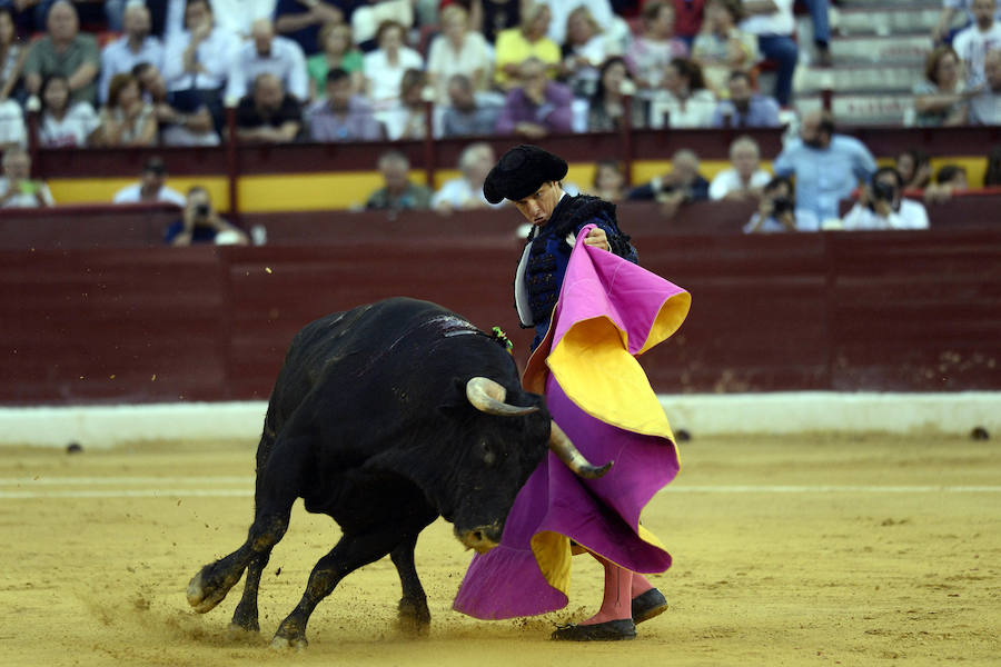 El lorquino triunfa cortando cuatro orejas y sale a hombros con El Juli, mientras que Manzanares se va de vacío en la Feria Taurina de Murcia