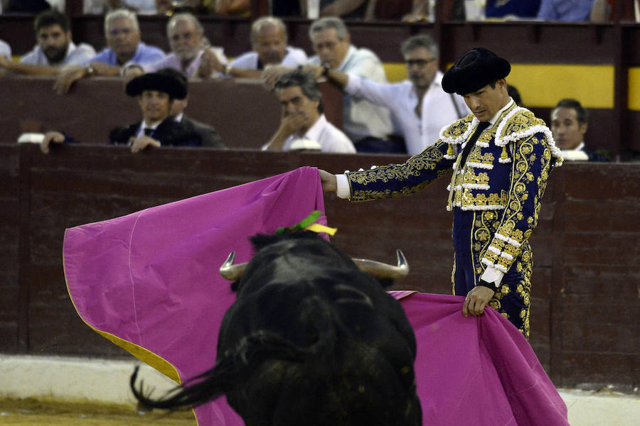 El lorquino triunfa cortando cuatro orejas y sale a hombros con El Juli, mientras que Manzanares se va de vacío en la Feria Taurina de Murcia