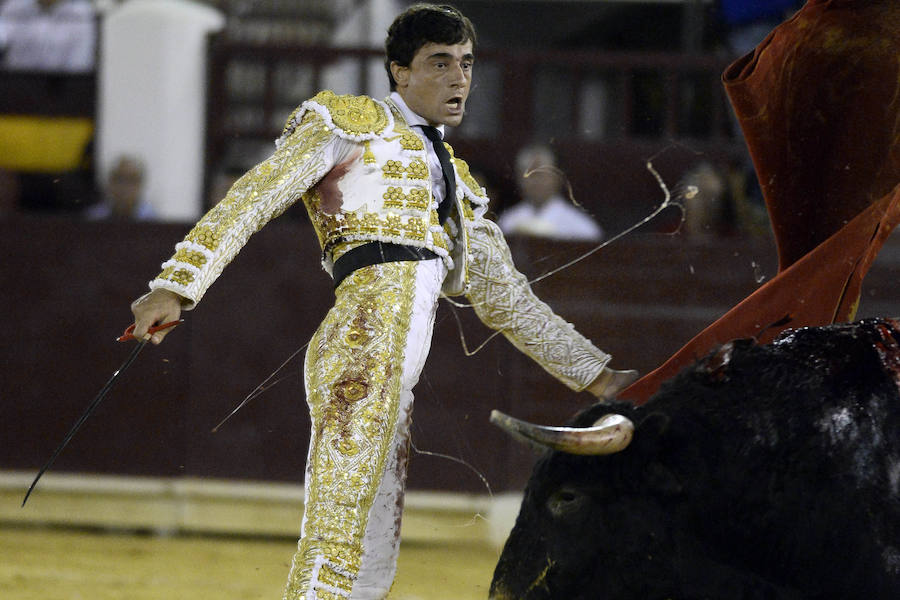 El lorquino triunfa cortando cuatro orejas y sale a hombros con El Juli, mientras que Manzanares se va de vacío en la Feria Taurina de Murcia