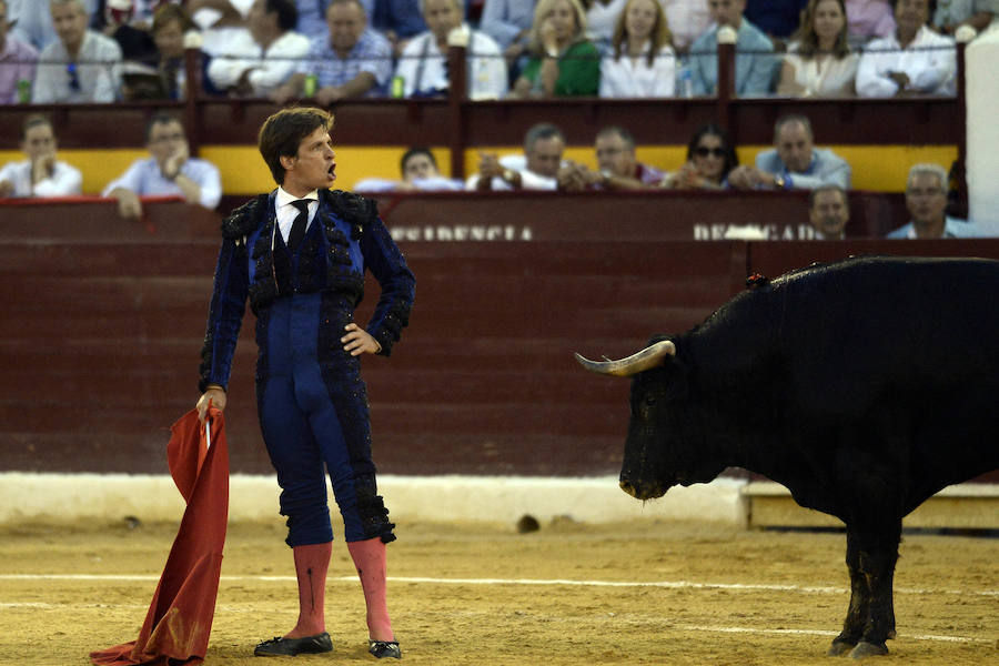 El lorquino triunfa cortando cuatro orejas y sale a hombros con El Juli, mientras que Manzanares se va de vacío en la Feria Taurina de Murcia