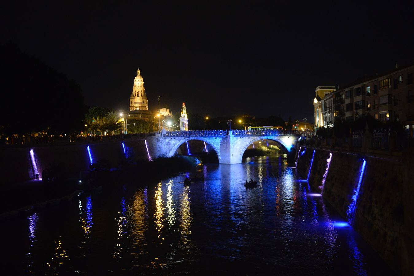 El Puente Viejo se convirtió la noche del lunes en el escenario de un espectáculo de luz, música y palabras para conmemorar el 300 aniversario del inicio de su construcción, que tuvo lugar el 10 de septiembre de 1718
