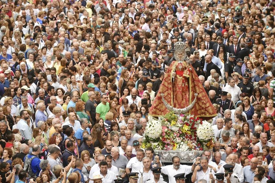 La ciudad se vuelca con la Fuensanta en una romería que ha superado la previsión de lluvias