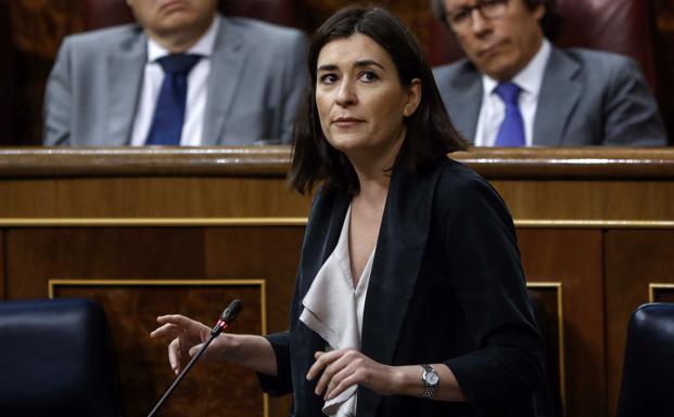 Carmen Montón en el Parlamento.